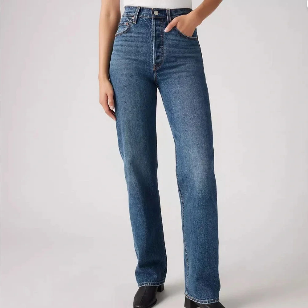 Levi's Ribcage Straight Blue Jeans - Picture 2 of 12